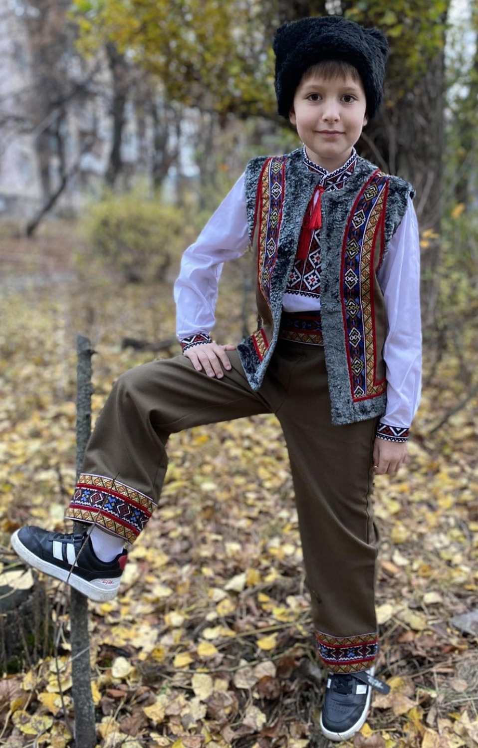 Костюм Гуцул Колядник Харитон зелений хакі