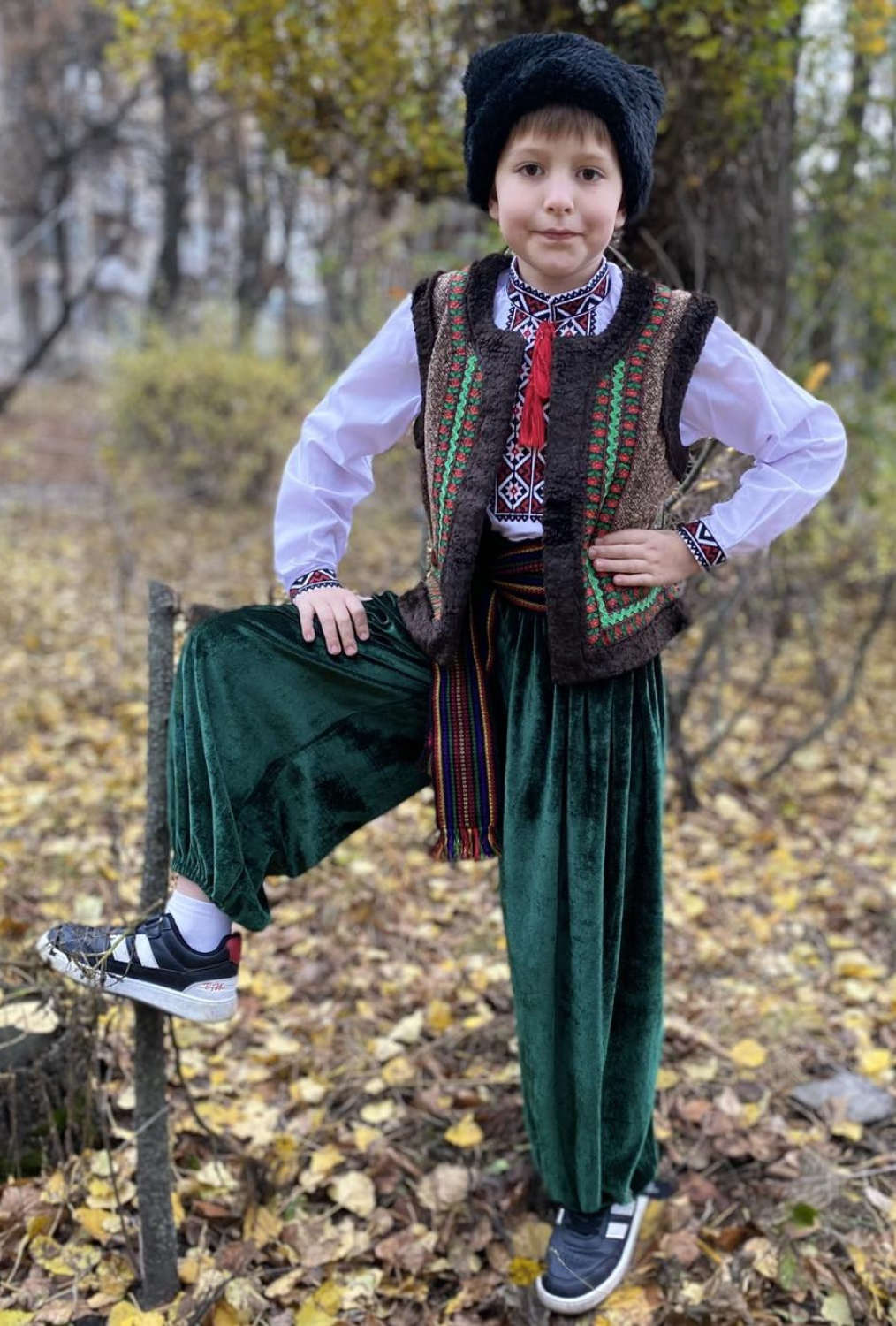 Костюм Колядник Гуцул Арсен коричневий