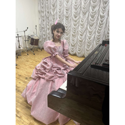 Сукня королева парча пудра