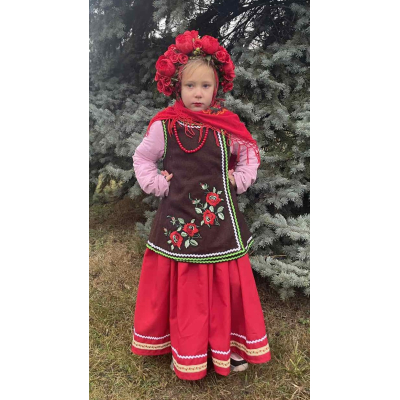 Українка Анна, український національний костюм