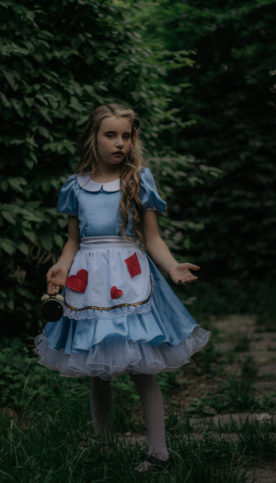 Карнавальний костюм для дівчинки Аліса ( \"Аліса в країні чудес\")
