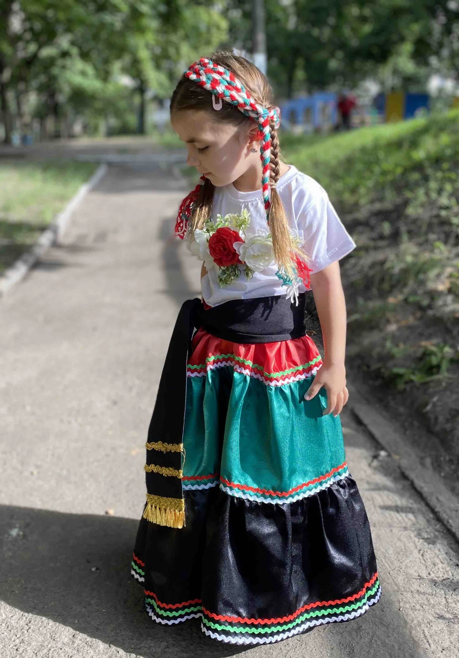 Мексиканский национальный костюм для девочки
